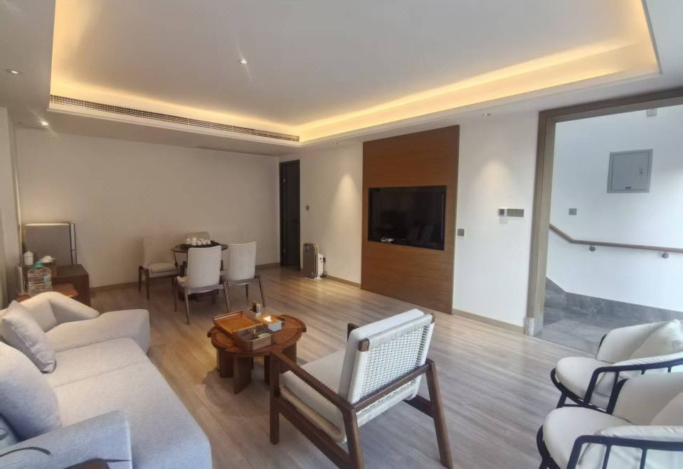 FUZHOU ROYAL HOT SPRING HOTEL & RESORTYunshui Pavilion - Parent-Child Villa (One-Bedroom, One-Living Room + Indoor Bathtub Only)