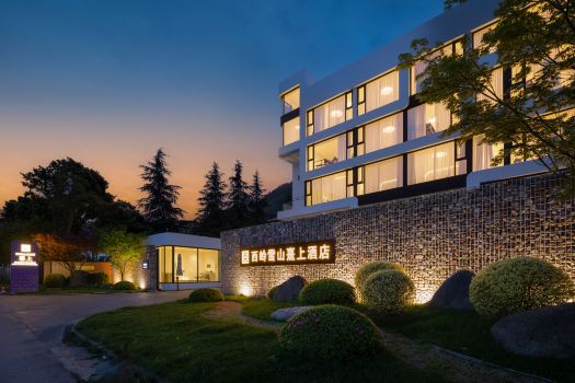 BRILLIANT RESORT XILING SNOW MOUNTAIN CHENGDU