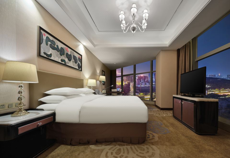 高级大床房（全景落地窗+躺卧沙发）