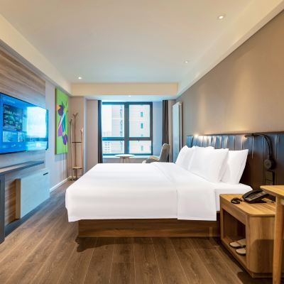 商務大床房（55寸高清投屏電視+200兆專線公共網絡） 漢庭優佳飯店（漢中火車站南廣場店）優惠