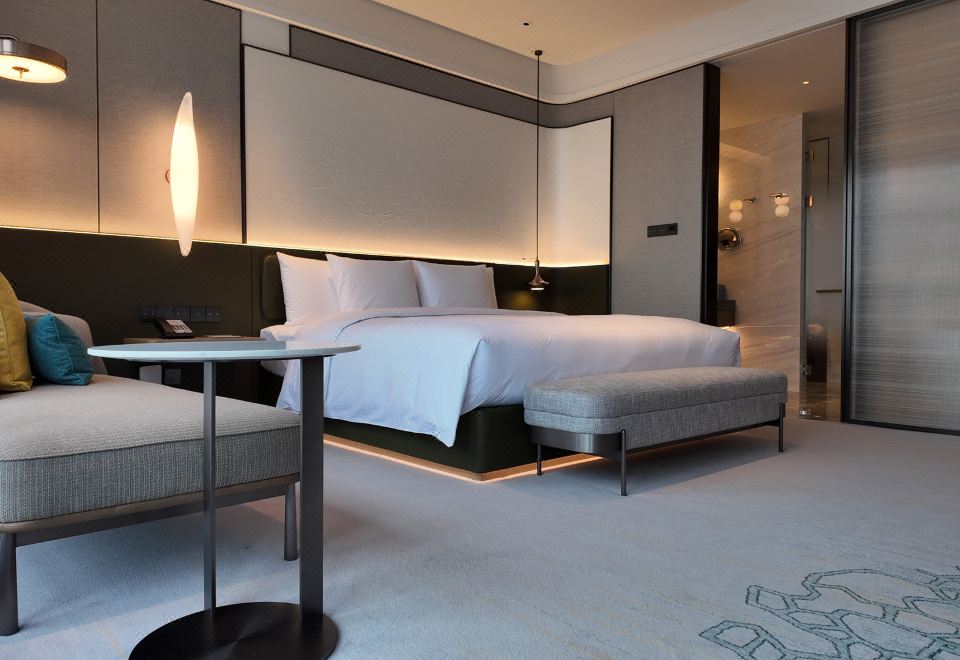 Crowne Plaza Jinan Runhua Hotel1 King Premium City View