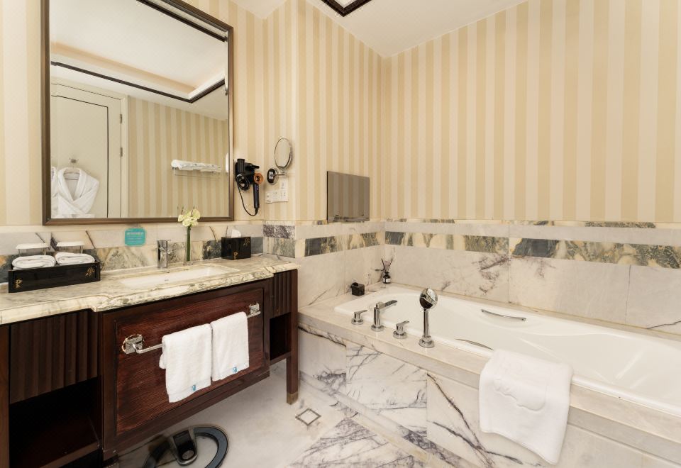 湖景行政大床房