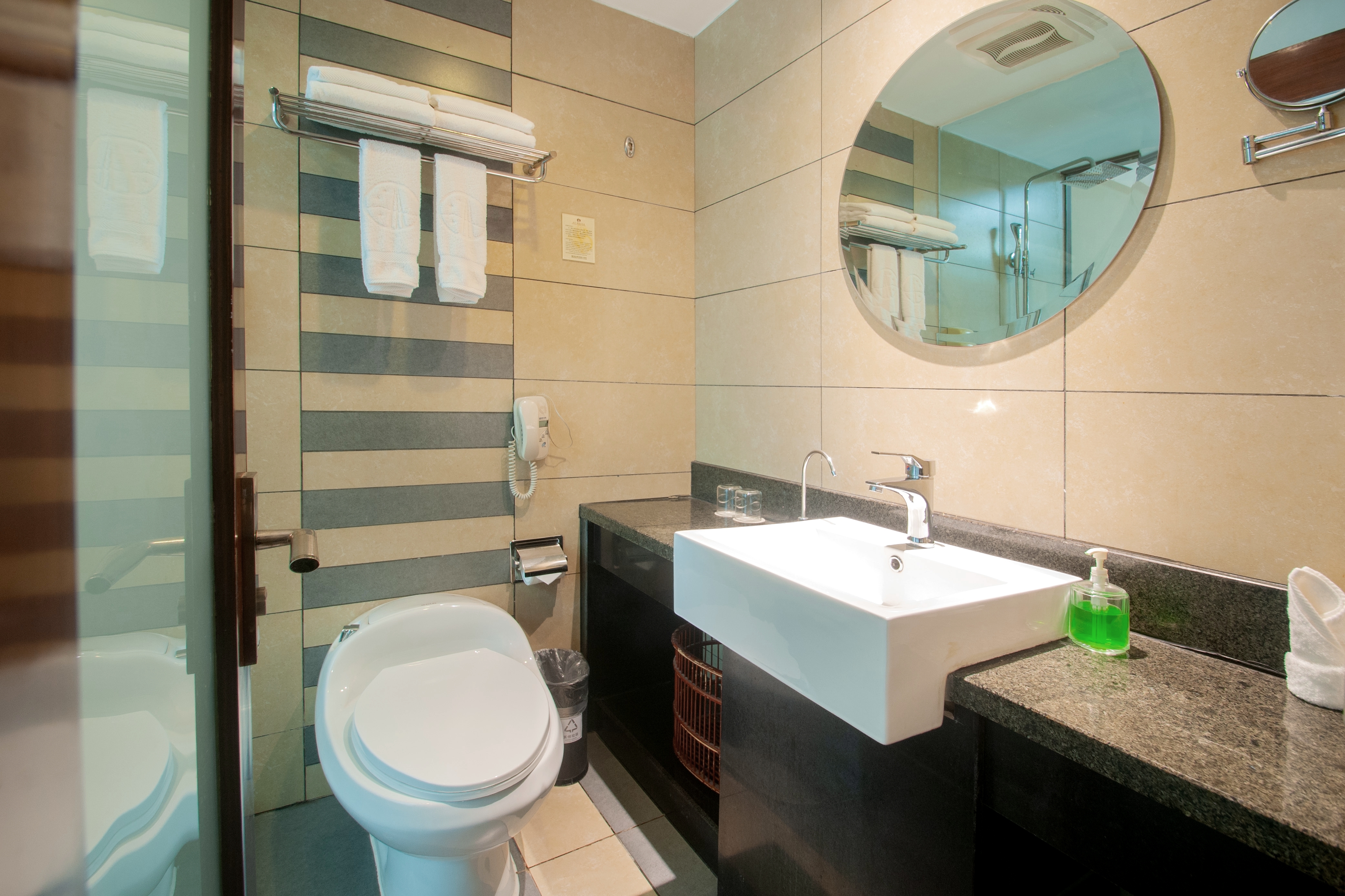 Xinzhou Haiwan Hotel普通双床房