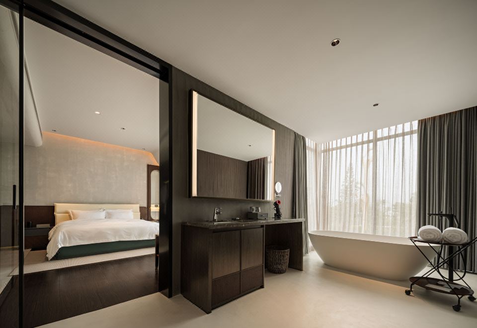 Luoxia Bathtub Double Bed Room (Smart Voice Control + Dyson Hairdryer + Mini Fridge + King Koil Mattress)