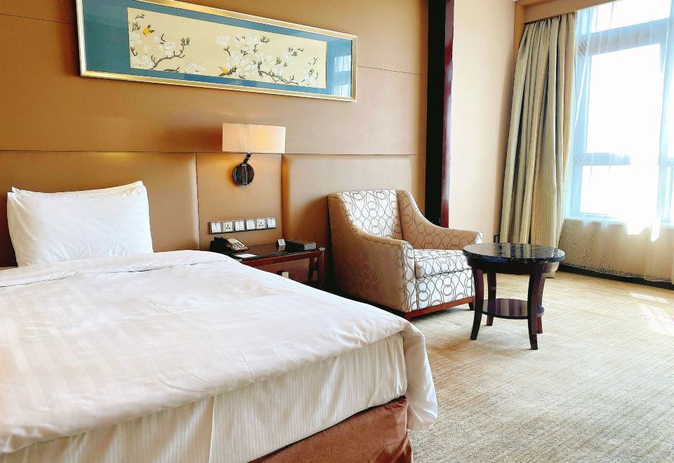 輕奢公寓大床房-杜拉維特衞浴金可兒床墊超大豪華浴缸