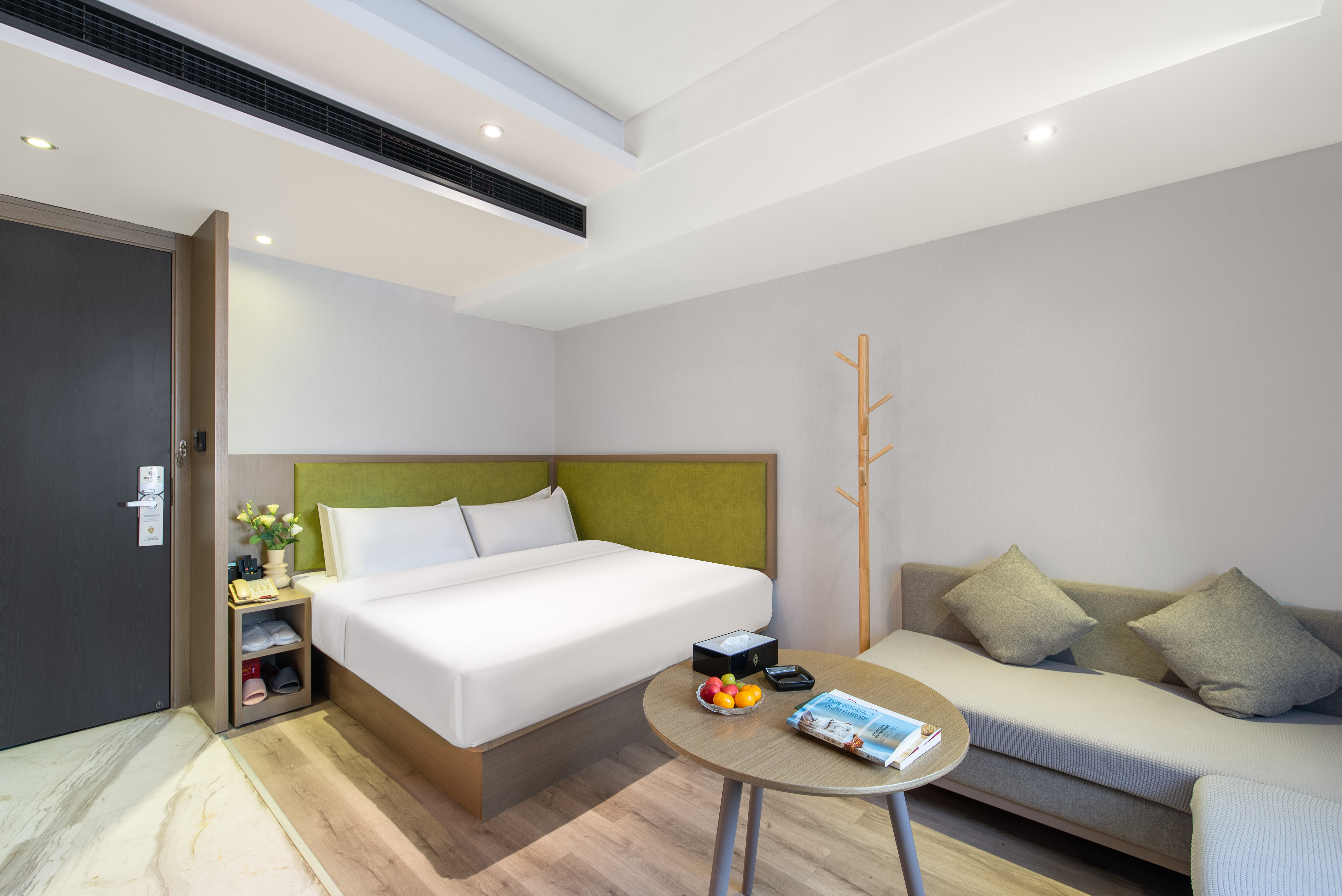 C型大床房【小度全智能客控+轻奢沙发+Minibar】