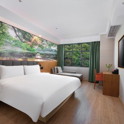 明星商務大床房（手機投屏+沙發+記憶枕+助眠床墊） 深圳華僑城世界之窗秋果飯店優惠