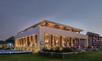 Crowne Plaza FIJI NADI BAY RESORT & SPA by IHG