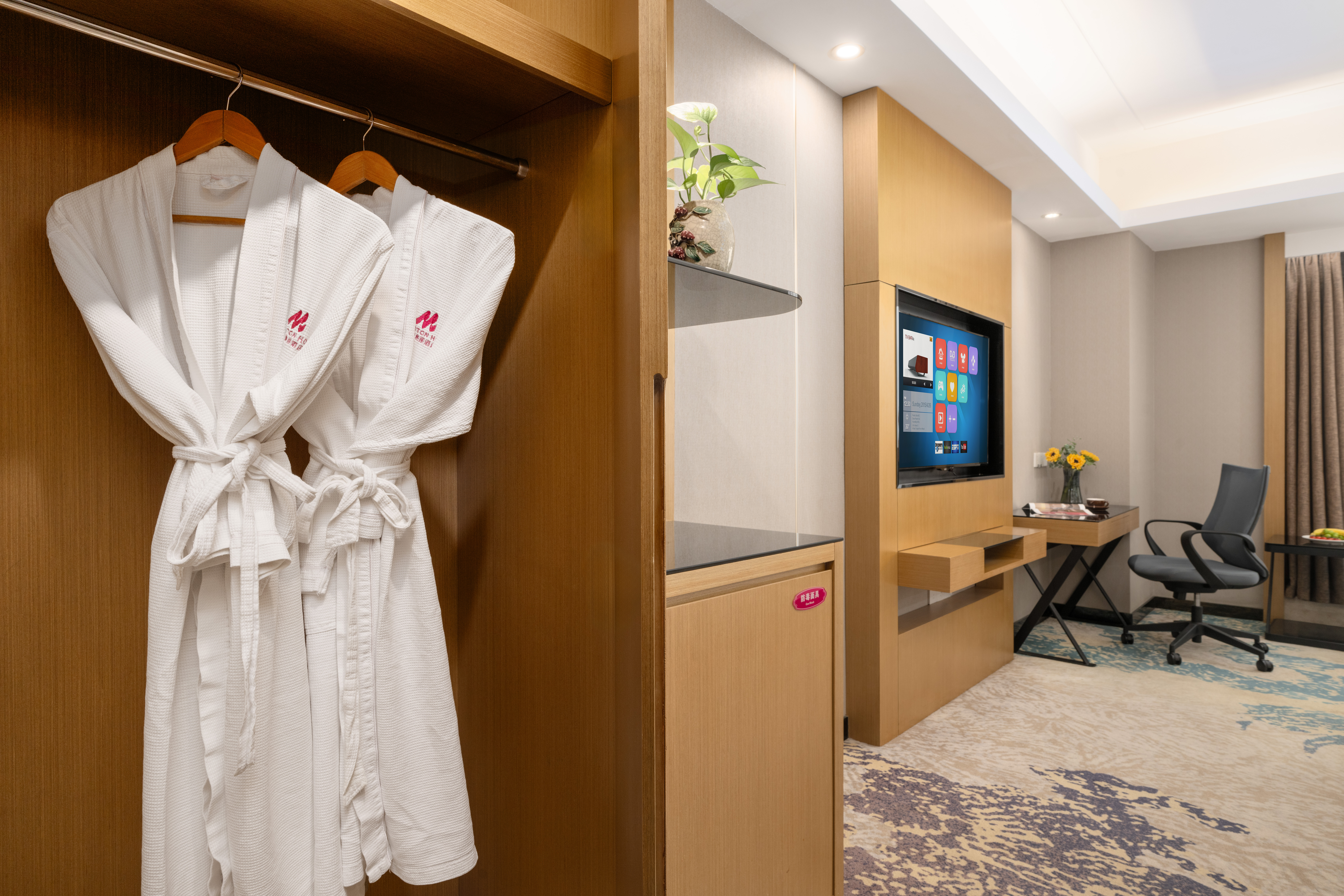 江景大床房（高品床垫+静谧空间+锦江夜景）