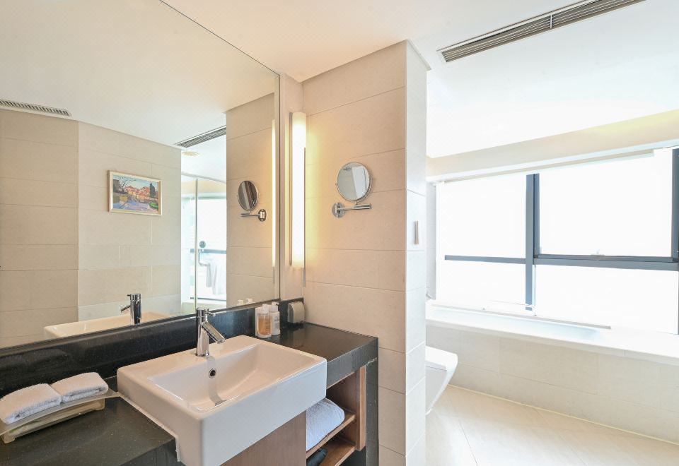 Holiday Inn Qingdao City CentreExecutive Deluxe Room - Triple Occupancy