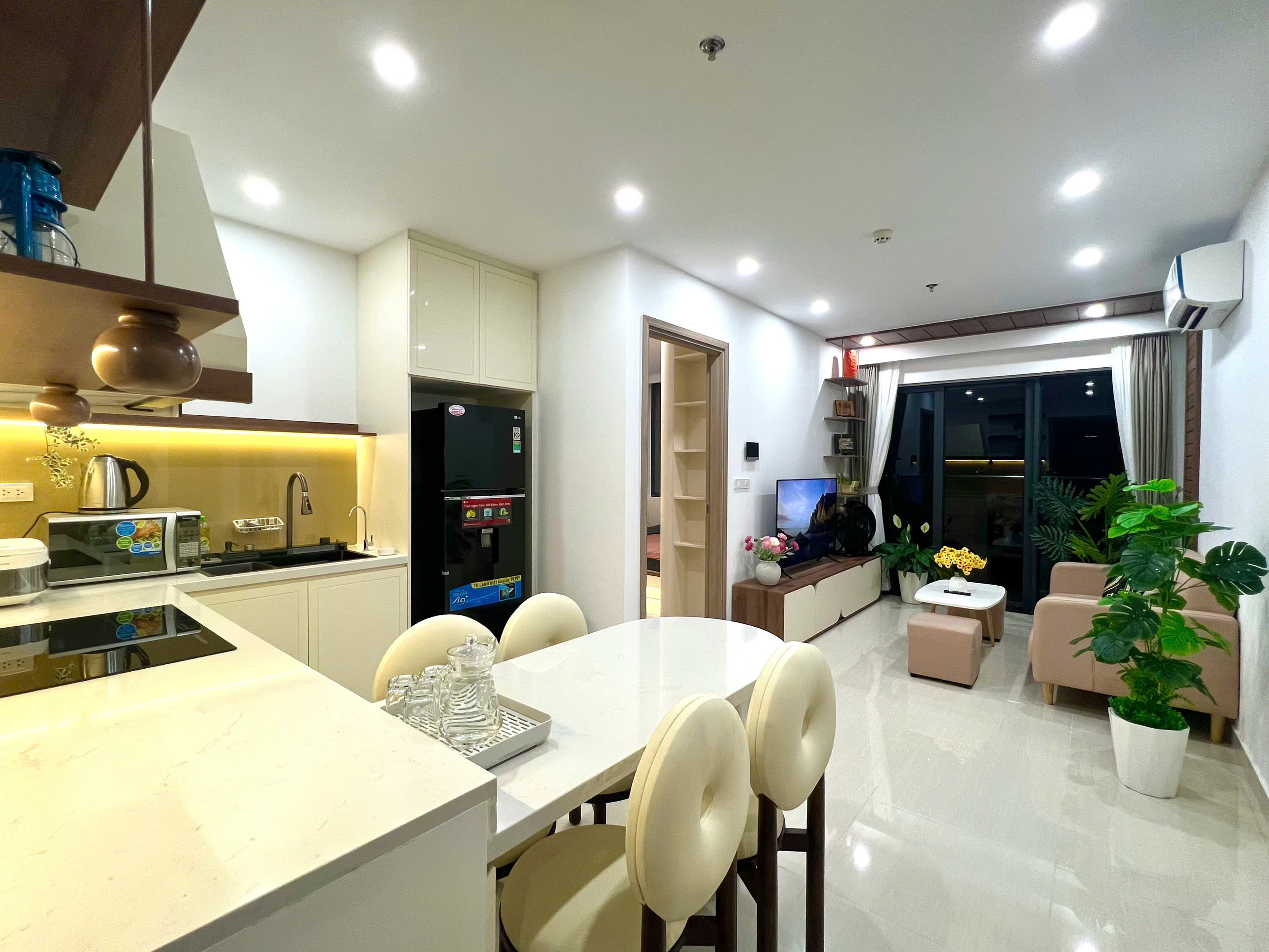 兩臥室陽臺公寓，城景+泳池