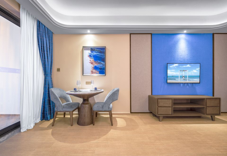 Twin Moon Bay Xianghai Hot Spring Holiday HotelDeluxe Queen Room