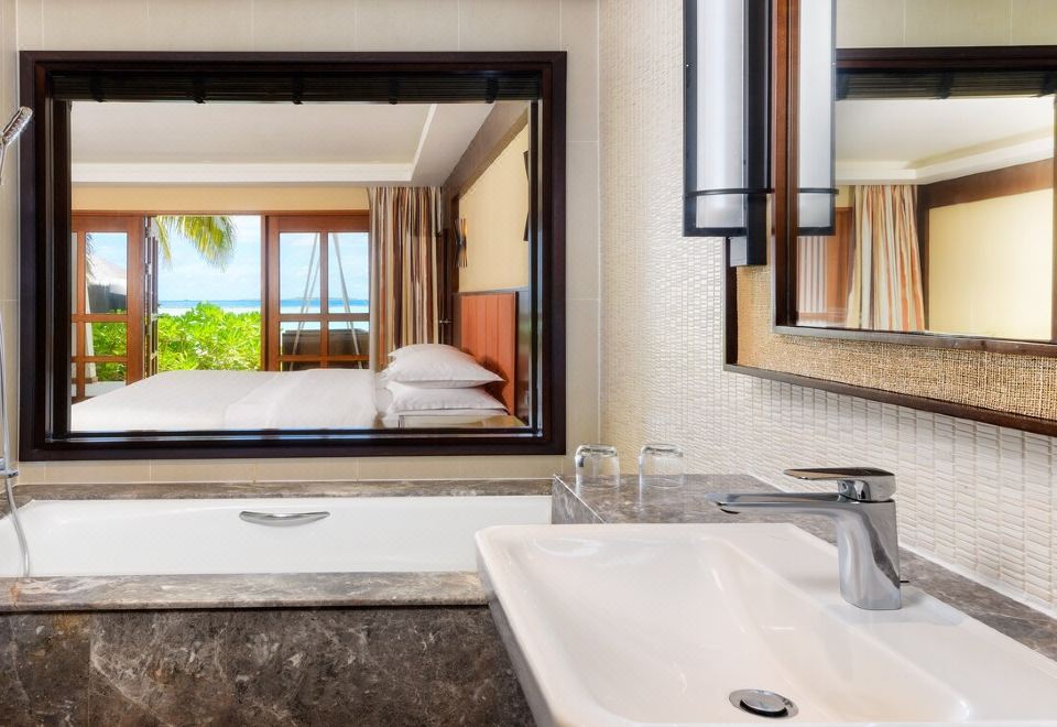 2晚豪華客房+2晚水上別墅（帶泳池）