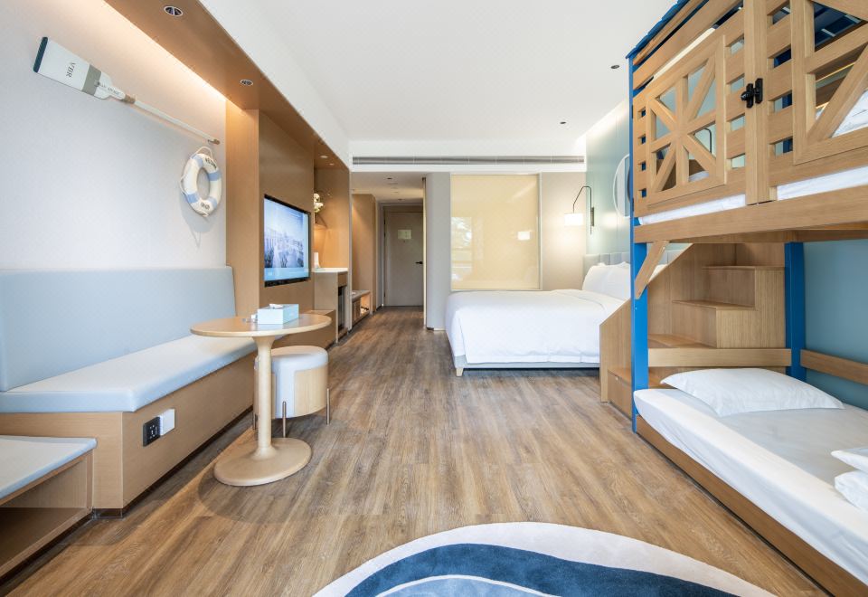 親子步步高房（智能客控+MINI吧+天然乳膠枕）