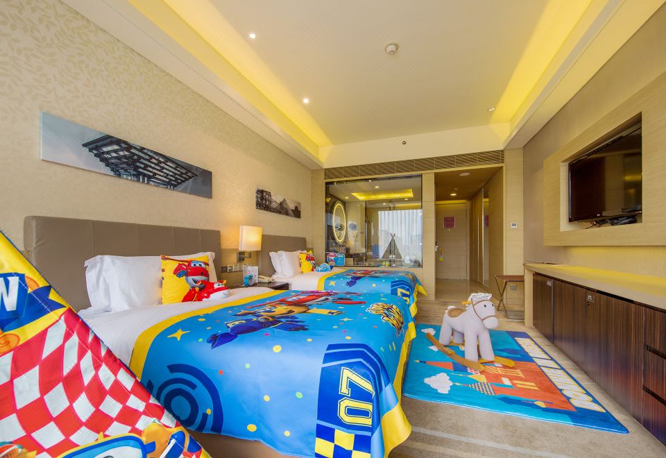 Crowne Plaza Guangzhou HuaduSuper Wings Kids Theme Room-Two Beds