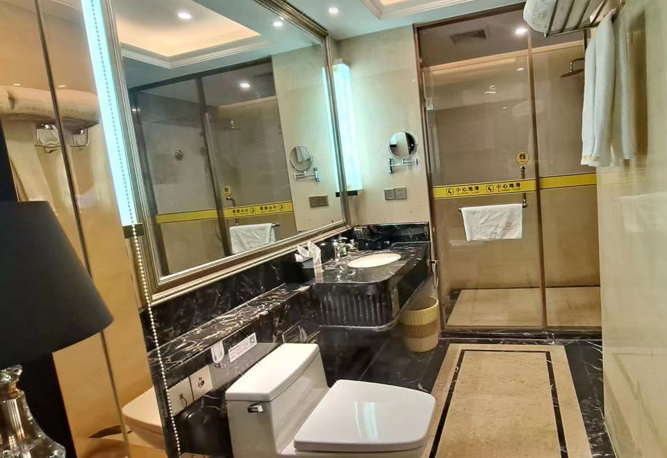 静雅双床房（电脑桌*迷你冰箱）