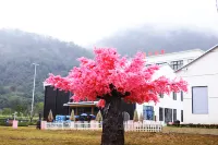 Century Sakura Hotel (Luoding Shiniushan Forest Park Branch)