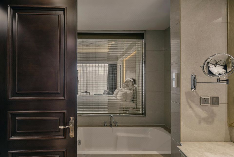 豪华大床房（舒适办公区+乾湿分离+静谧好眠）