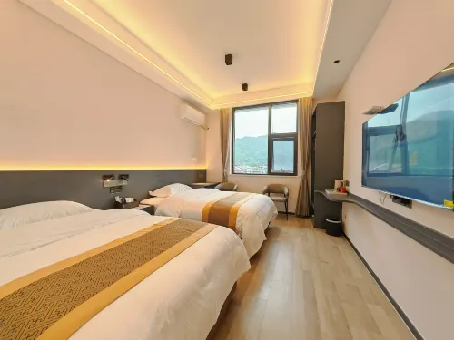 Pingwu Gulong Hotel