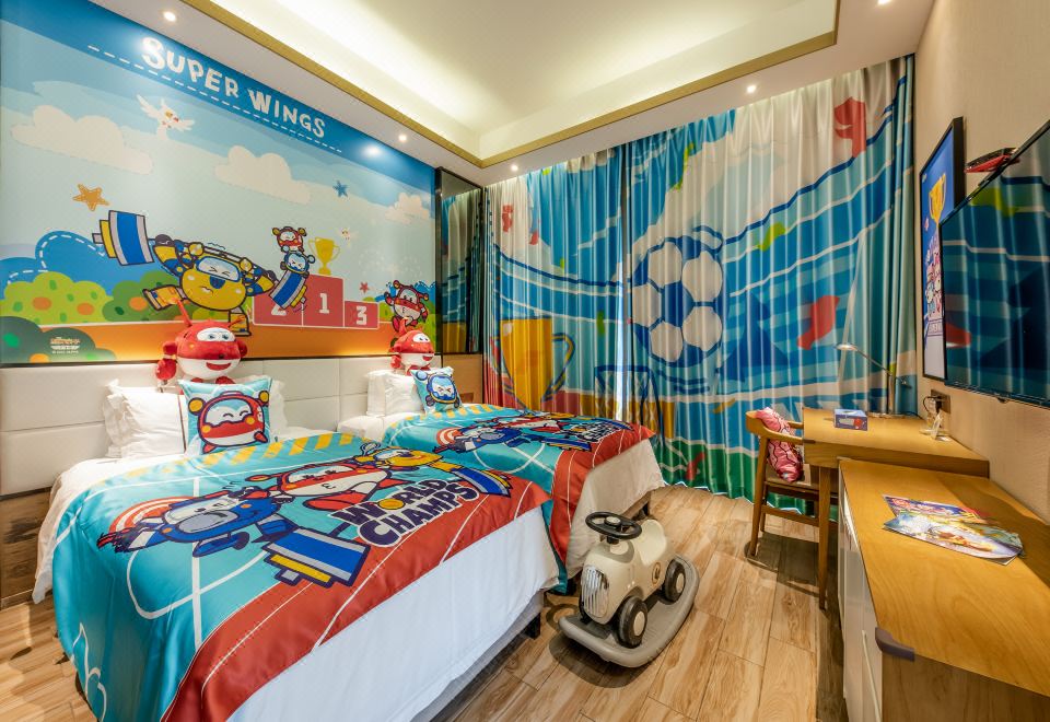 Yuetianxia Hot Spring HotelArea A Super Wings Themed Waterside Hot Spring Villa Twin Room - Private Tub