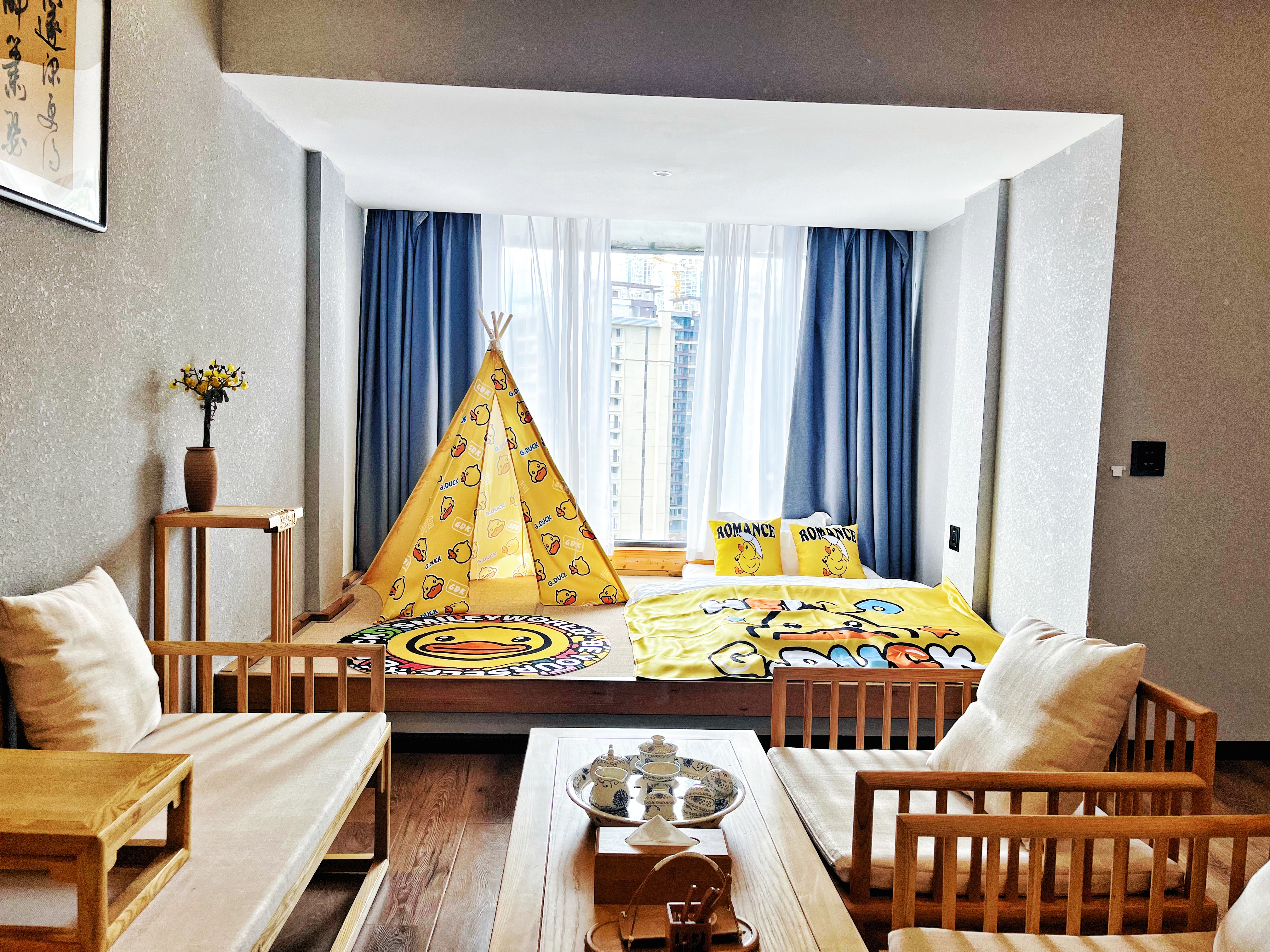 黄小鸭主题亲子房.露台观景浴缸套房