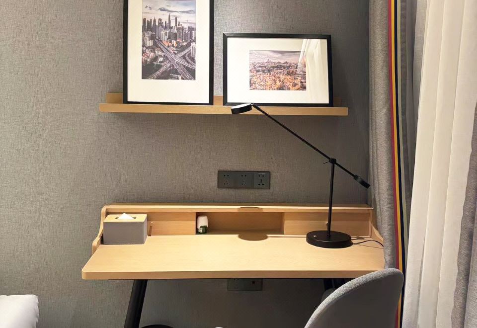 轻奢静谧双床房（轻柔灯光+迷你冰箱+裸眠床品）