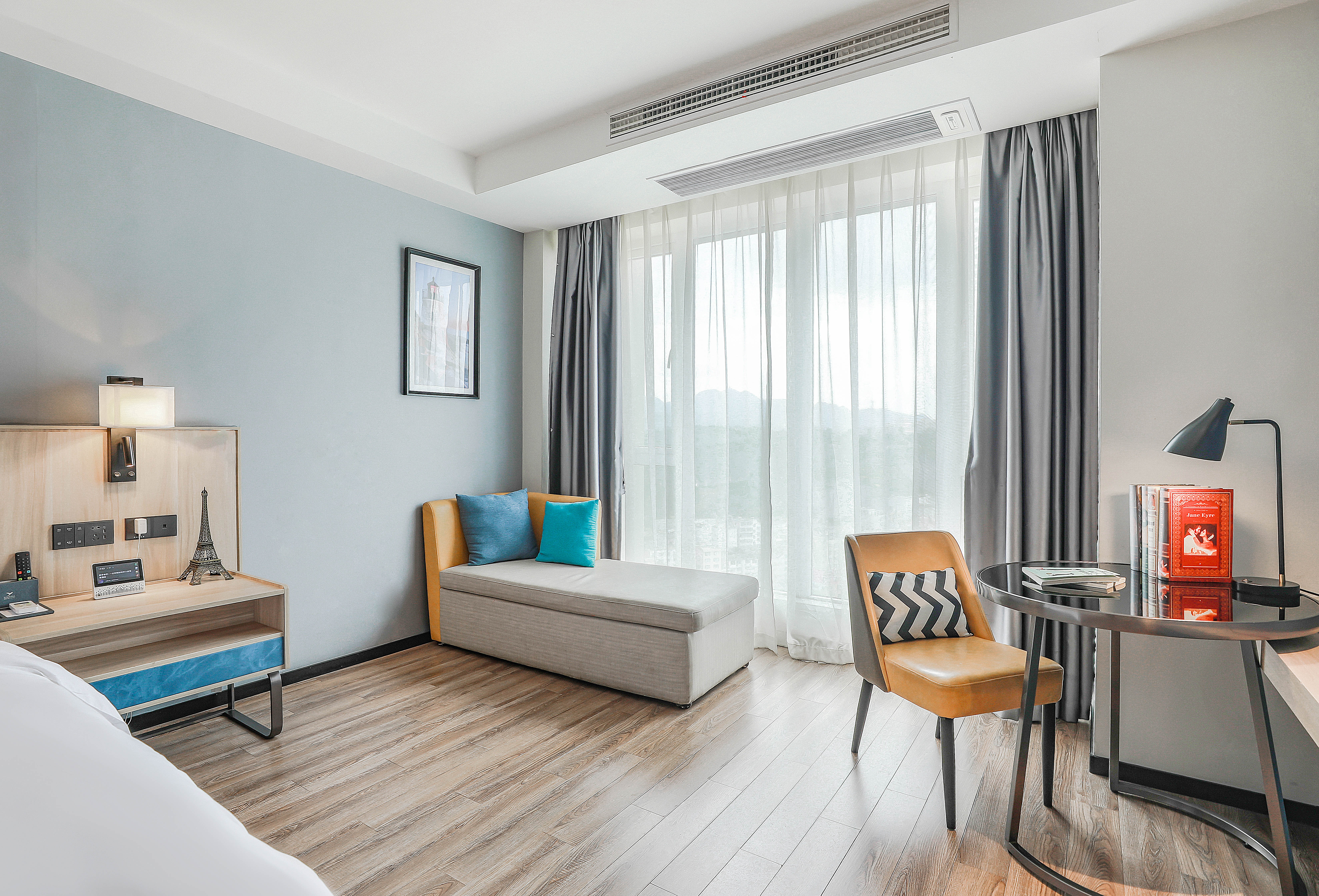 高级大床房（智能客控-落地窗）