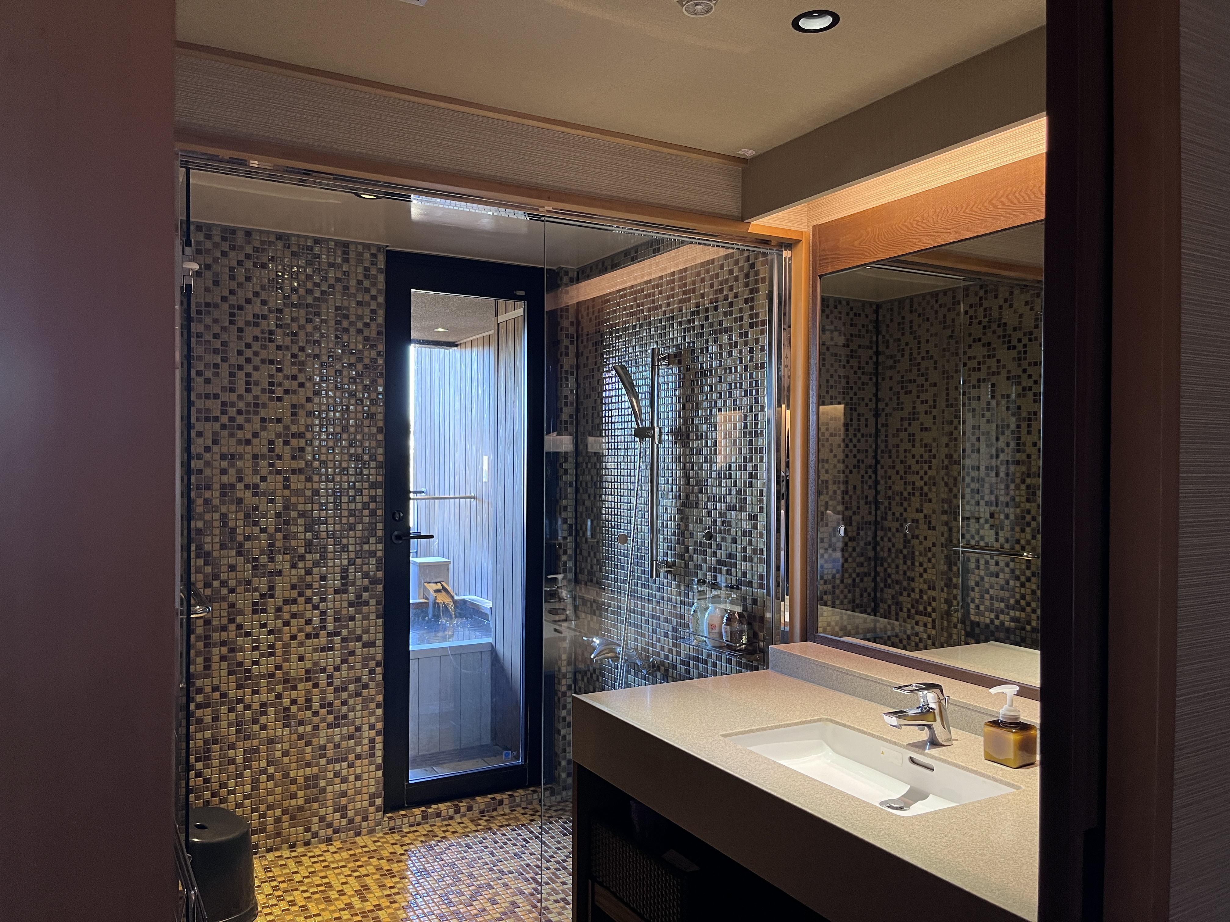 富士山侧温泉露天浴池（2号楼无障碍西式房间）