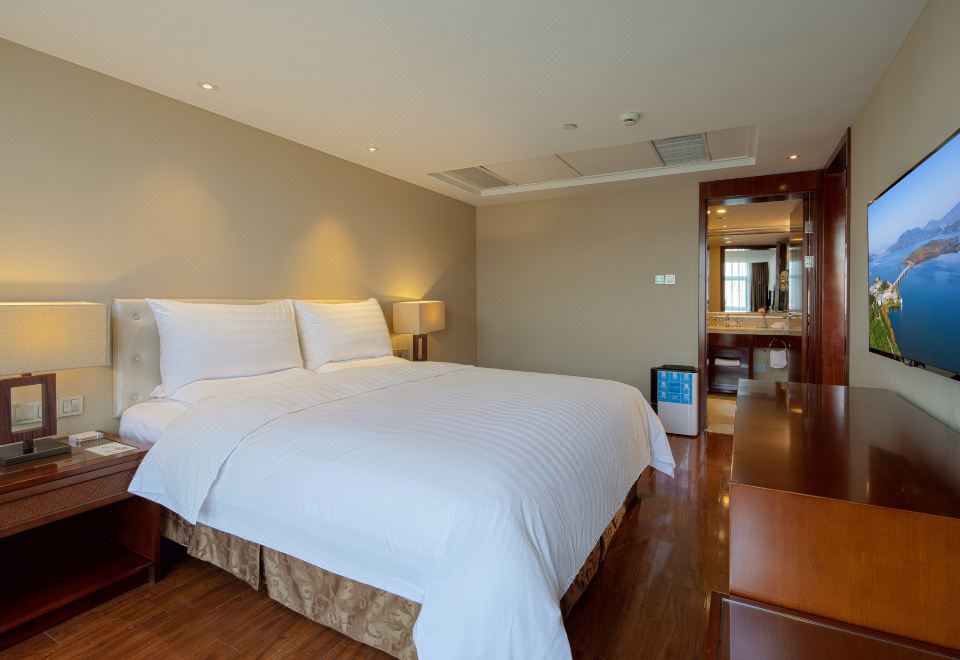 GRAND NEW CENTURY RESORT Siming Lake YuyaoSuperior Lake-view Suite