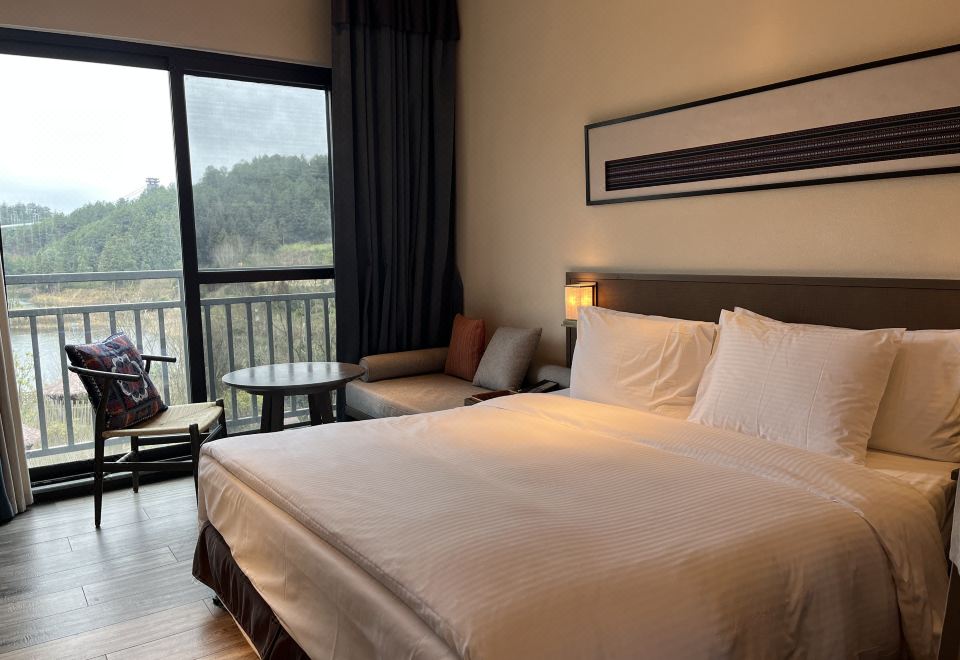 Wanda Jin Hotspring DanzhaiQueen Room