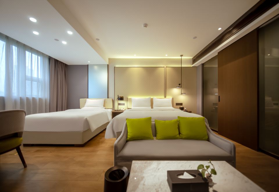 金悦家庭房-衣帽空间（大床+标准床+投屏）