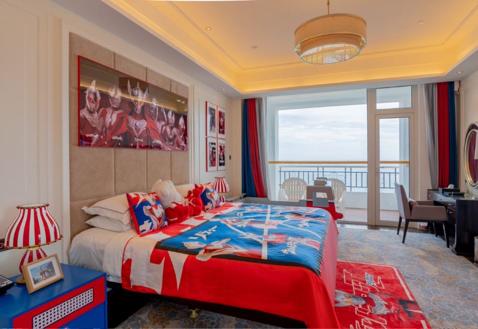 SeaView Garden Hotel QingdaoClassic Ultraman Theme Sea-view Balcony Two-Bedroom Suite (Two Double Beds + Two War Chariot Beds)