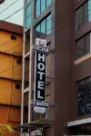 UCHA HOTEL & Suites Hotele w: 