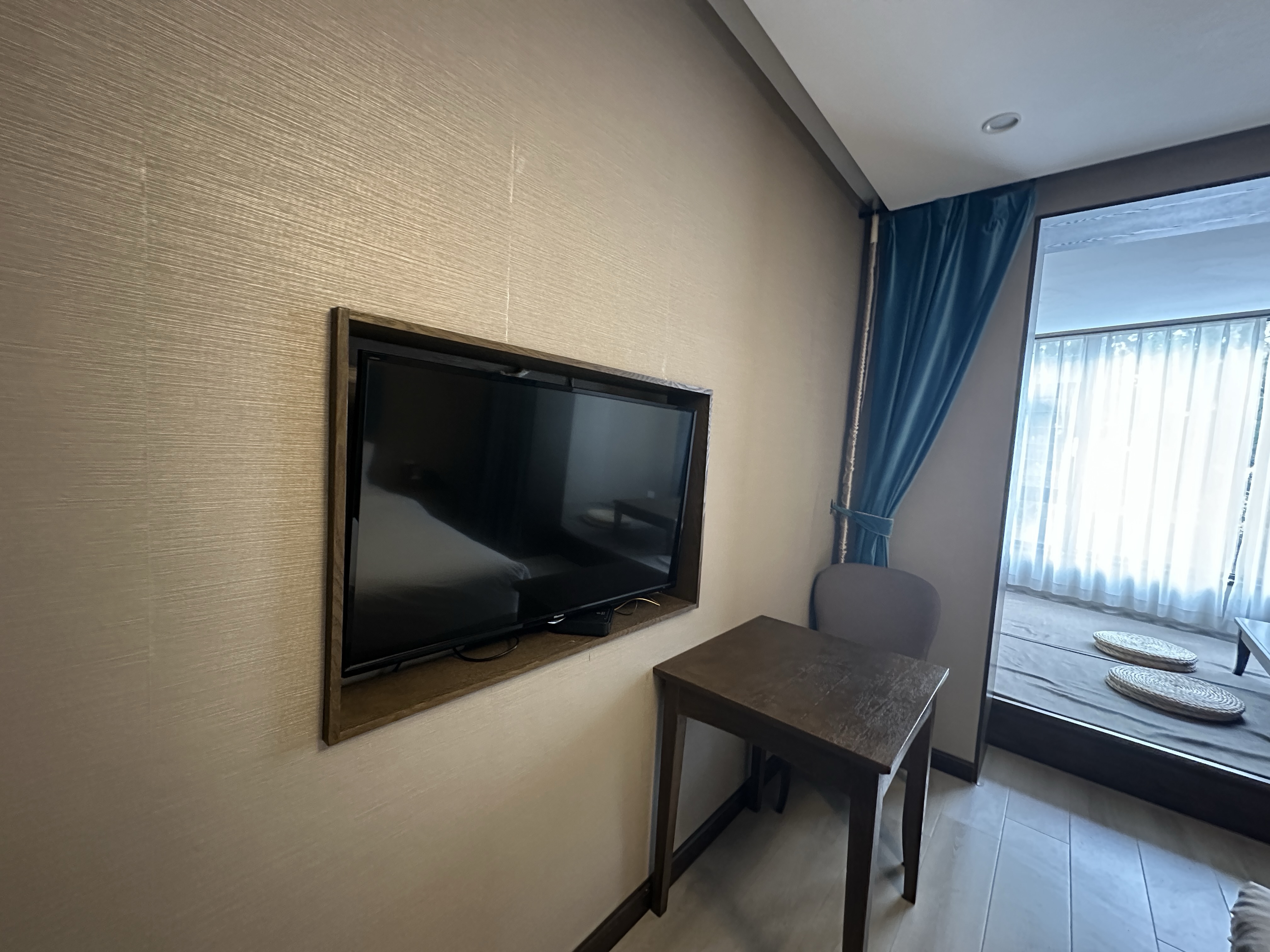 林间墅听海大床房（围炉夜话）