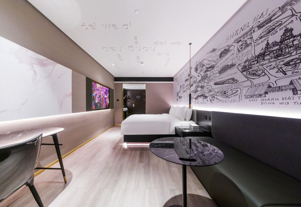 欢享大床房（手机投屏+小冰箱）