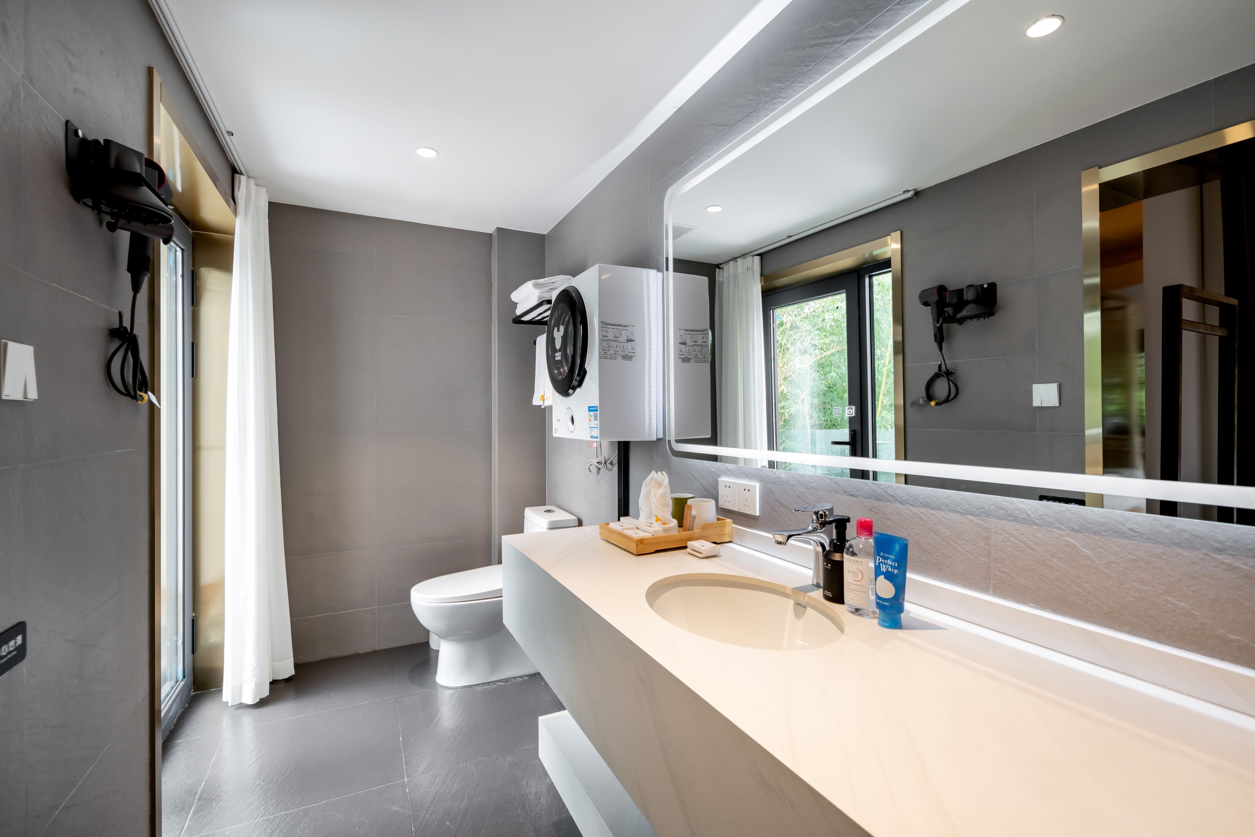 竹里·大床房（全屋暖气+观景露台+巨幕投影+豪华浴缸）