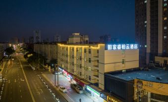 Ribera Cloud Hotel (Shanghai Jinshan Petrochemical Branch)