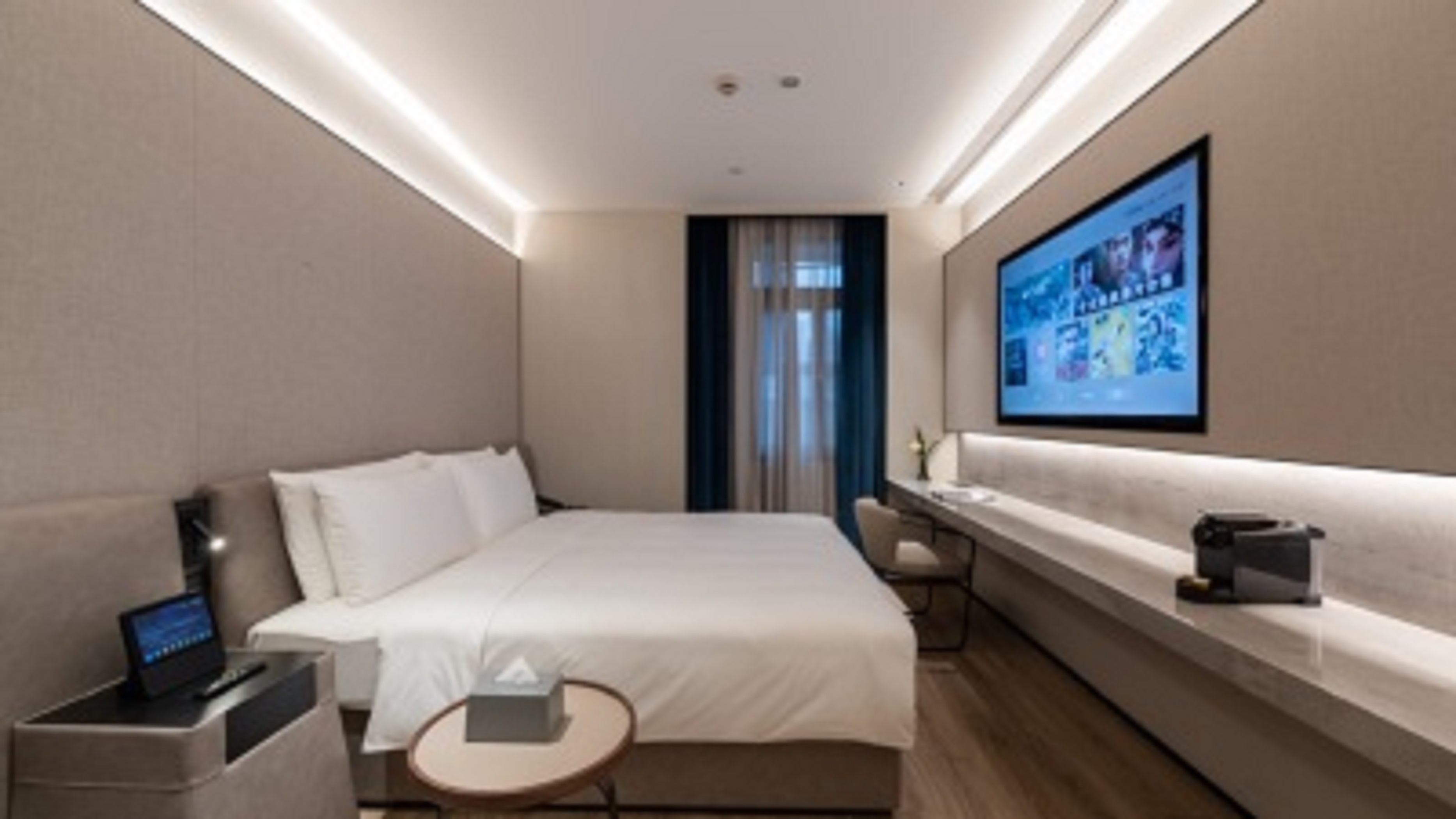 商务大床房（智能客控+冰箱minibar+手机投屏）