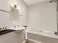 Trenython Manor Hotels in Par