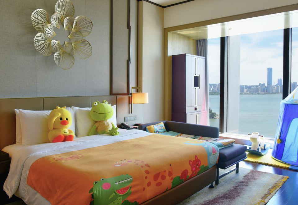 高级海湾景观超大床房小童主题（一线海景+卡通布置）