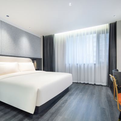 輕享大床房+亞朵星球深睡枕PRO+迷你小冰箱+電視投屏 貴陽花果園文創園輕居飯店優惠