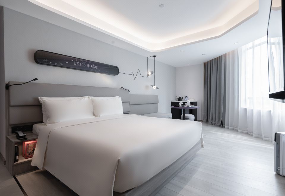 行政城景大床房