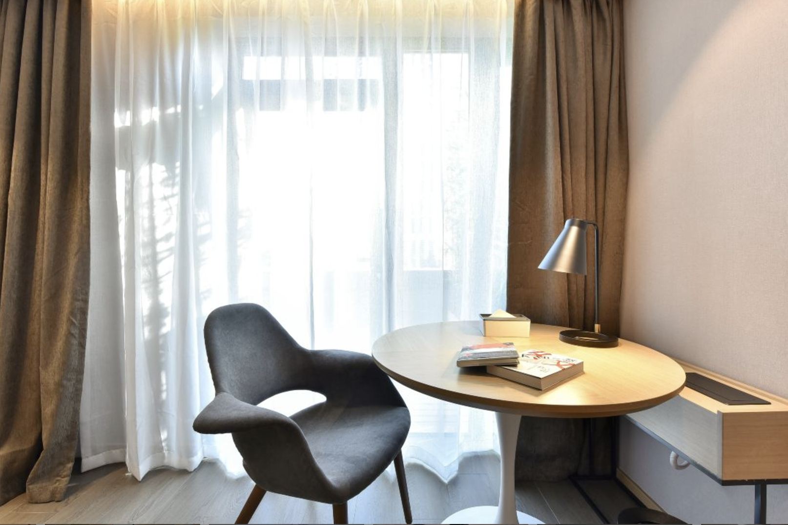 行政城景大床房-縱覽國貿夜景（露臺+加濕器+Minibar）