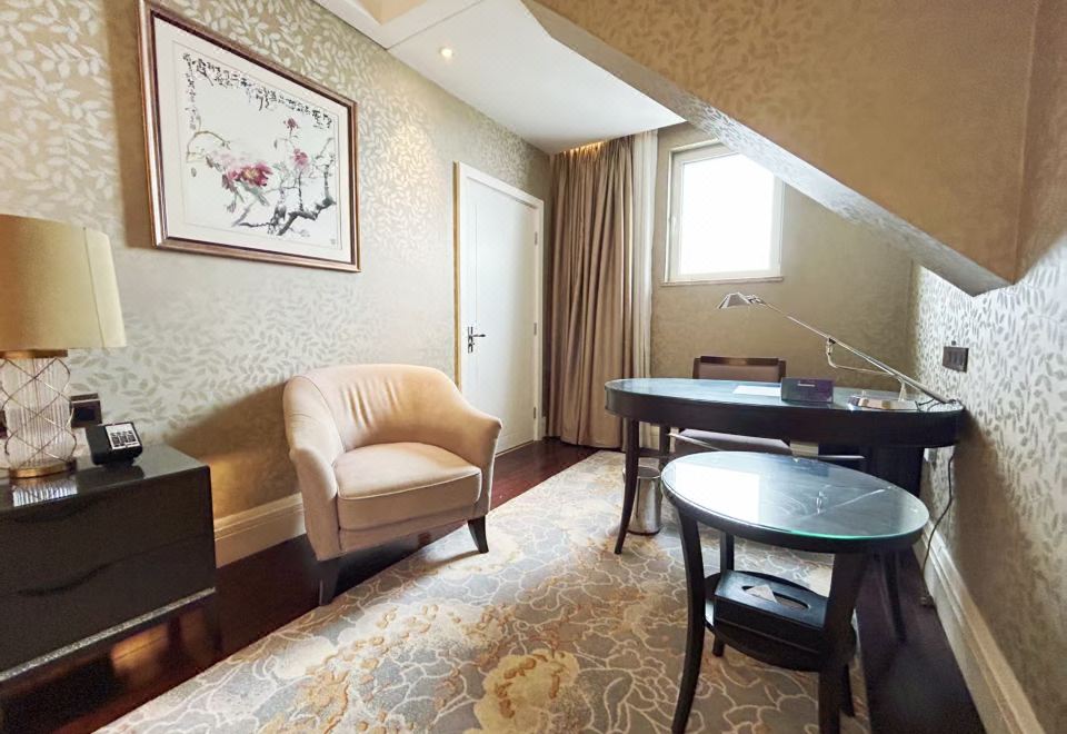 SeaView Garden Hotel QingdaoDeluxe Room - 2-Bedroom (Small Window)