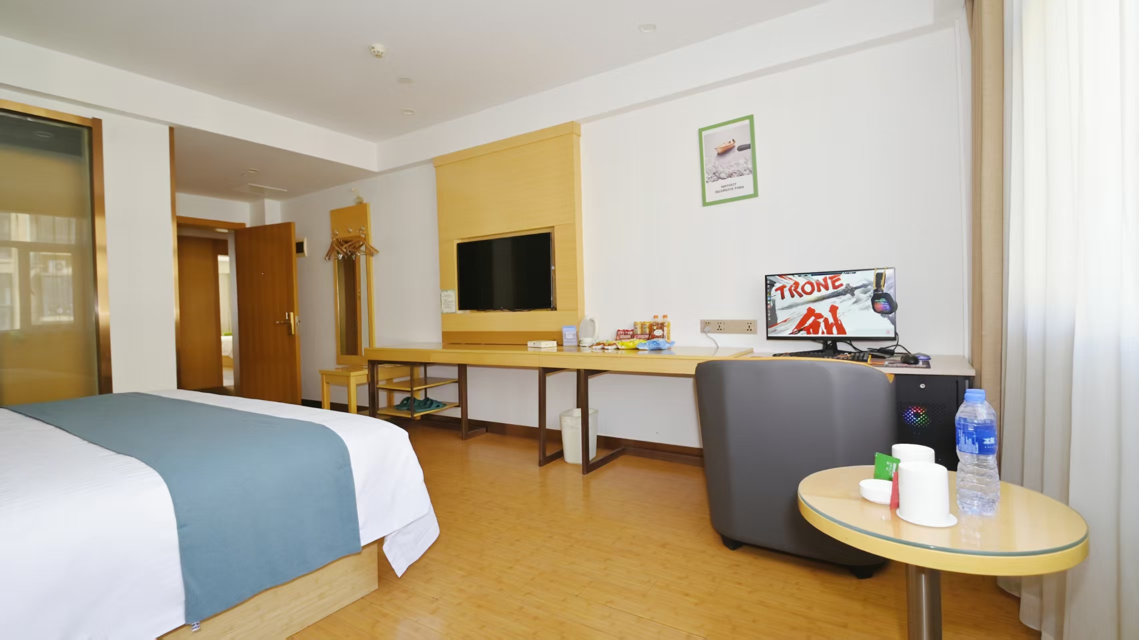 优享空间电竞单人房[5060显卡+32G+赛用2K200Hz显示器]