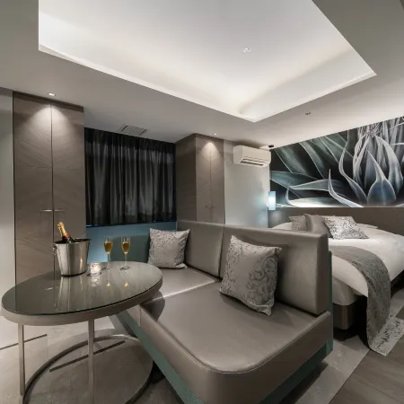 HOTEL AO (Adults Only)