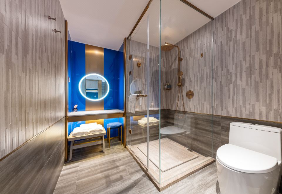 Jiyue Hotel (Nanxiong RT-Mart)Queen Room With City View