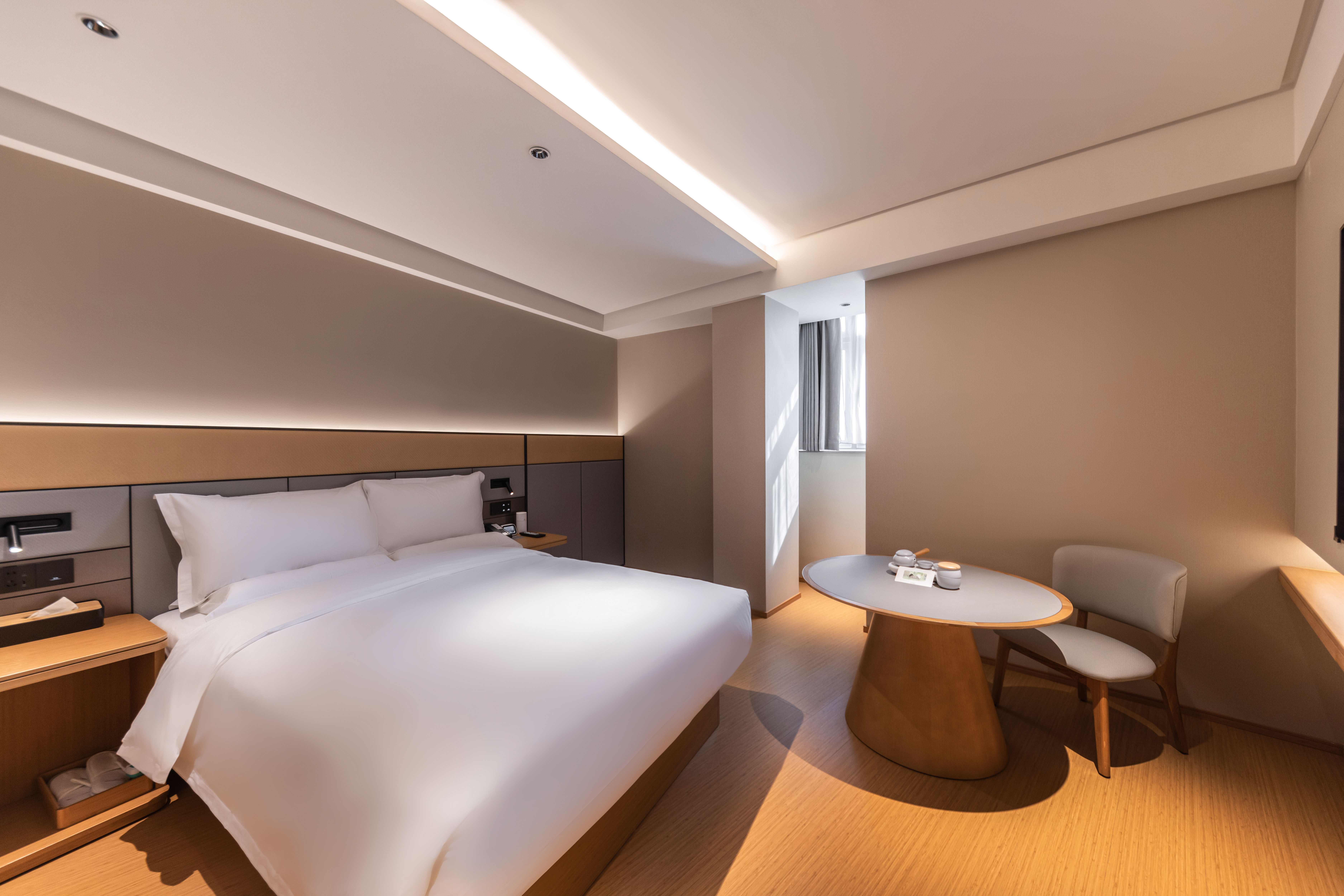 大床房【投屏电视+迷你冰箱+休闲茶具+品牌洗护】