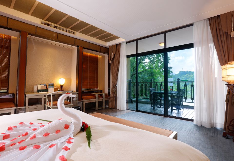 Longmen Dipai Hot Spring ResortForest Secret Private Hot Spring Two-Bedroom Villa (Two Bedrooms, One Living Room) - Detached Villa - Mountain Forest Tub