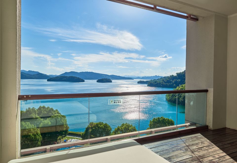 尊享行政湖景双床房